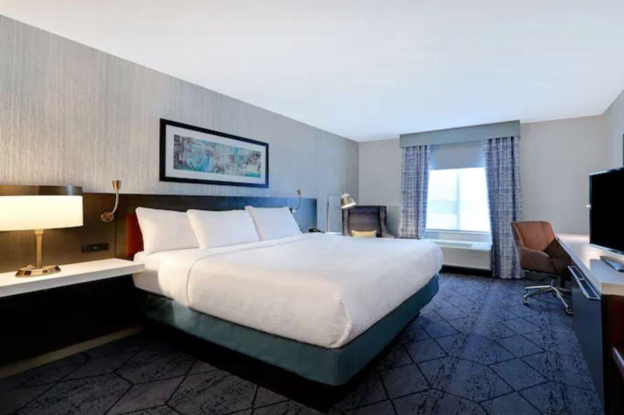Hilton Garden Inn Cedar Rapids Exterior photo