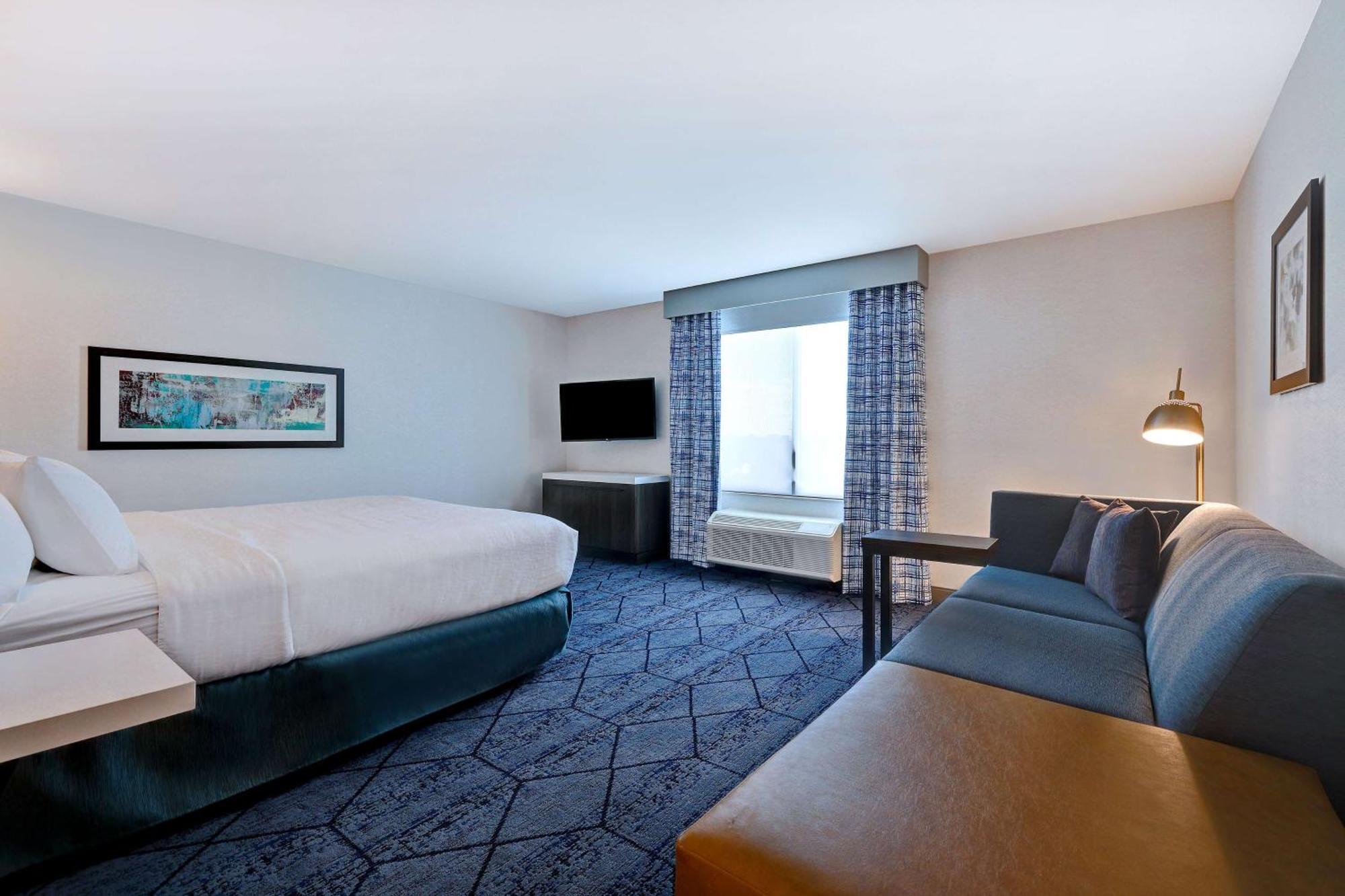 Hilton Garden Inn Cedar Rapids Exterior photo