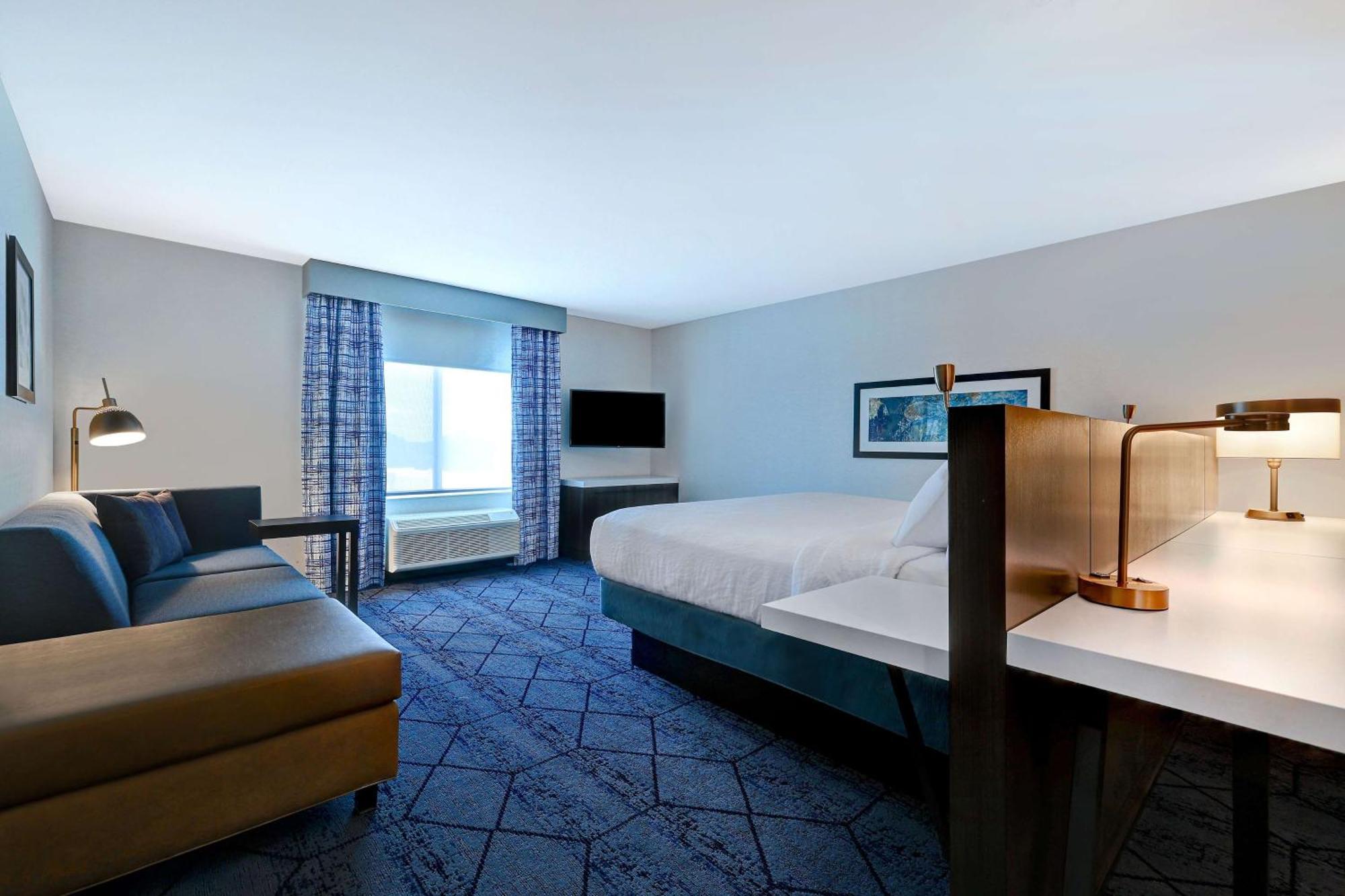 Hilton Garden Inn Cedar Rapids Exterior photo