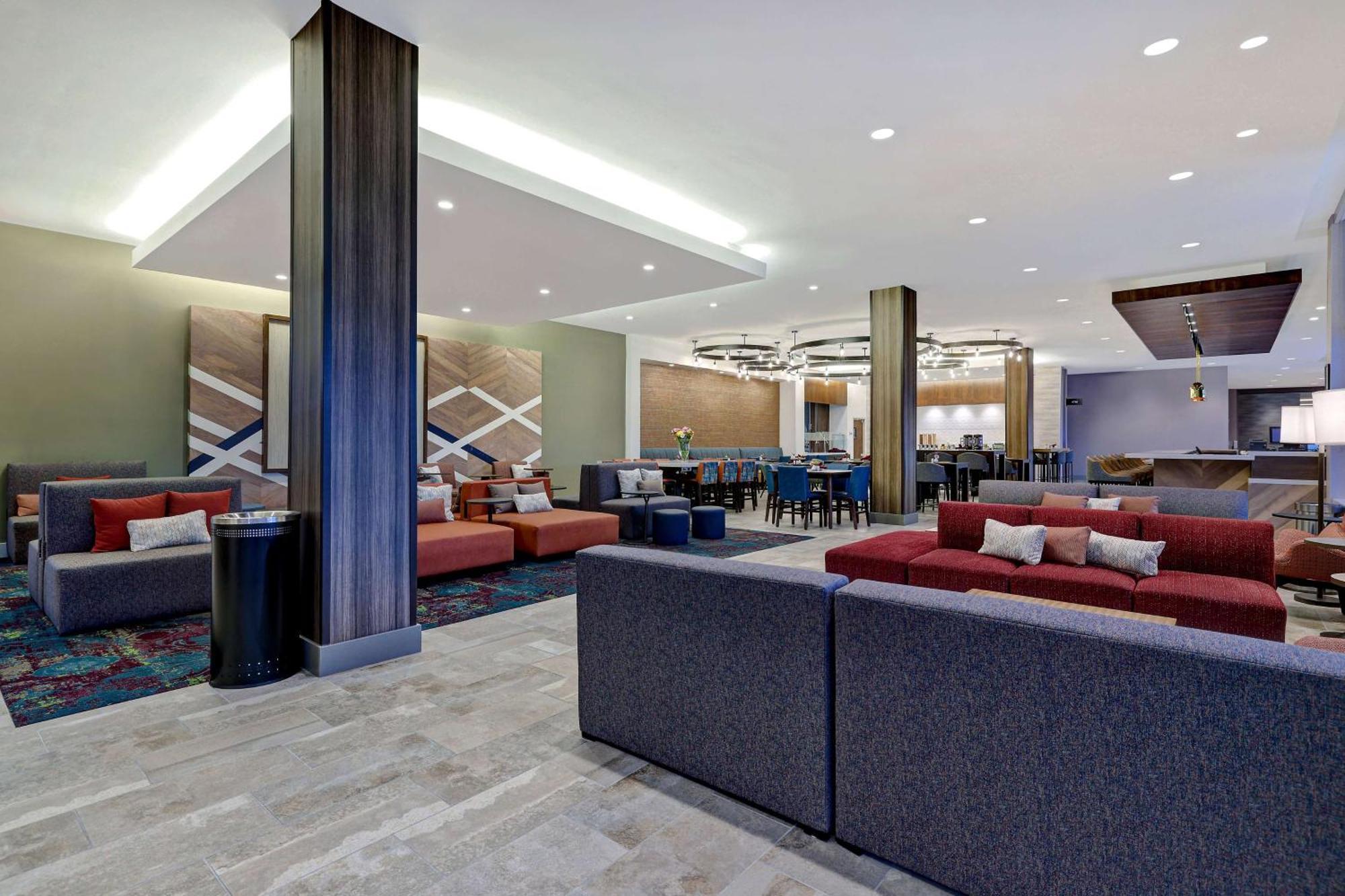 Hilton Garden Inn Cedar Rapids Exterior photo