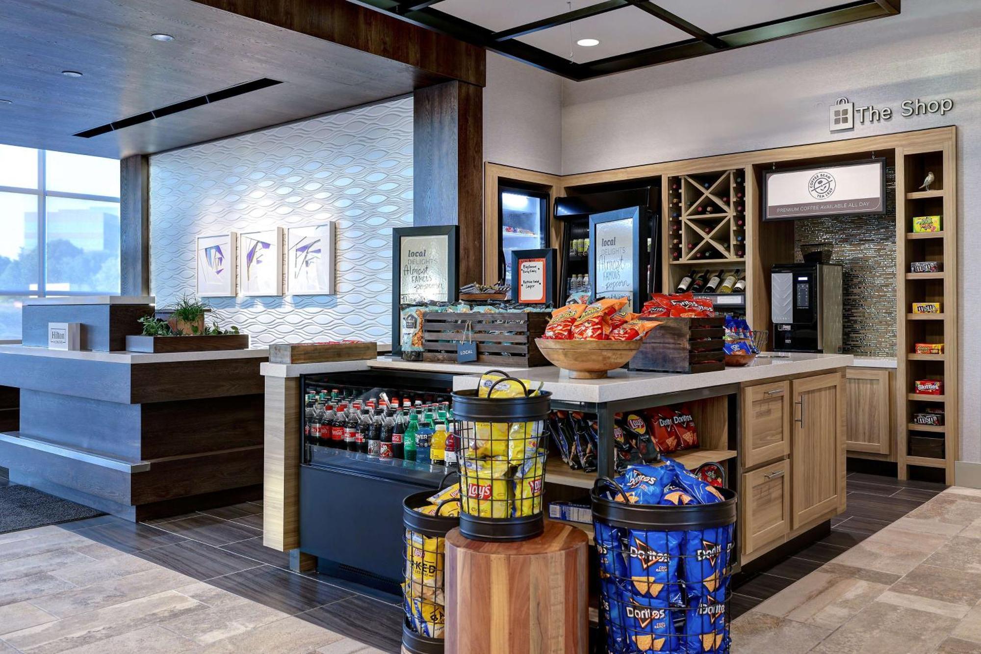Hilton Garden Inn Cedar Rapids Exterior photo